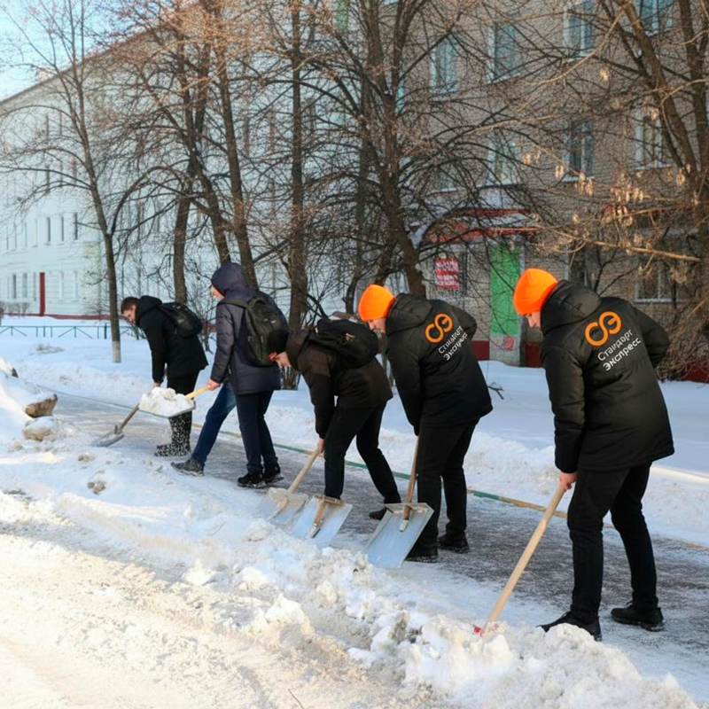 Уборка снега с крыш и территорий в Славгороде